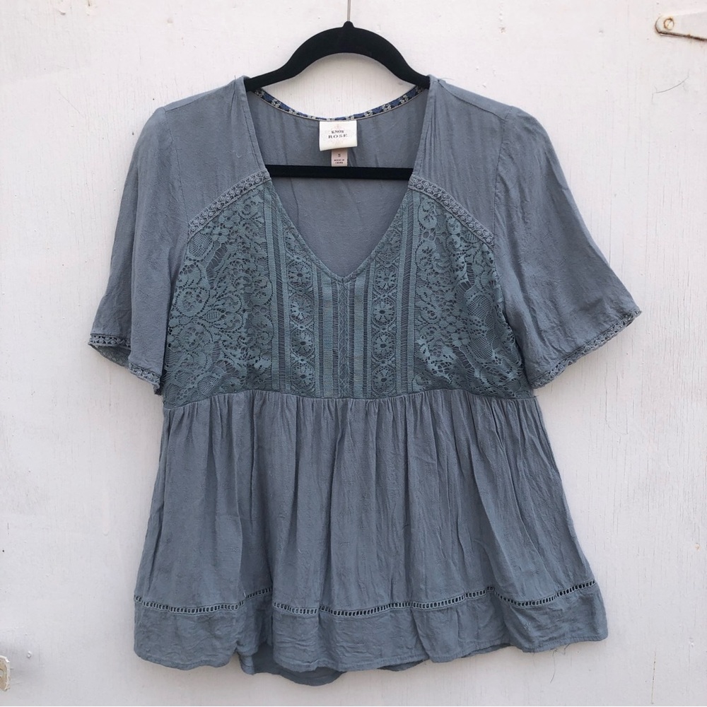 Free w purchase: Flowy peplum top with lace detail